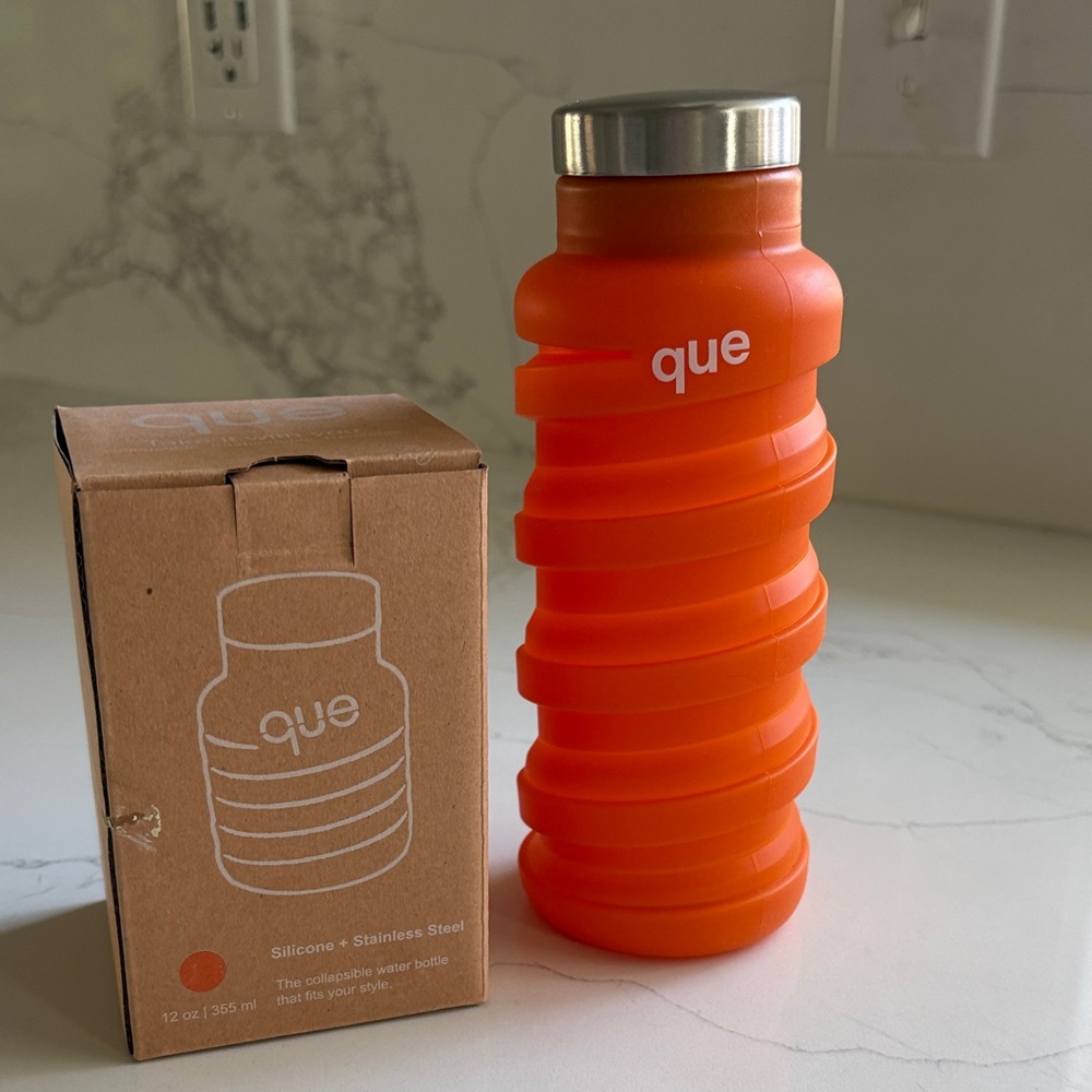 Que Vibrant Orange Spiral Water Bottle